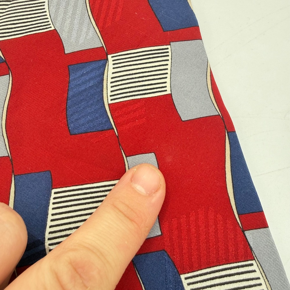 John Henry Mens Silk Tie Red Blue Grey Geometric Abstract Vintage Made in‎ USA - Picture 2 of 13